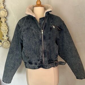 Love tree denim stonewash Jean jacket w/Sherpa lining & belt detail Size X/Large